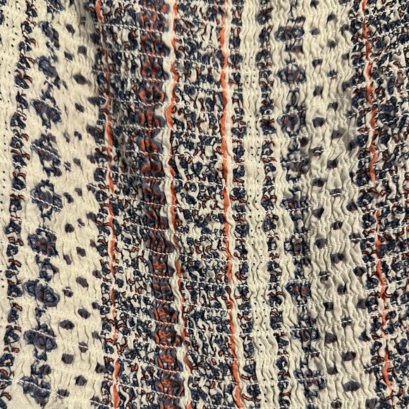 Patterned Flutter Sleeve Top - Picture 4 of 5